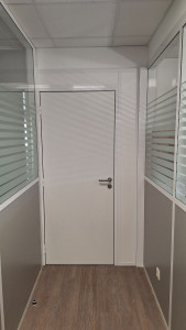 Photo de galerie - Pose cloison alu / plavo modulable de marque tasio