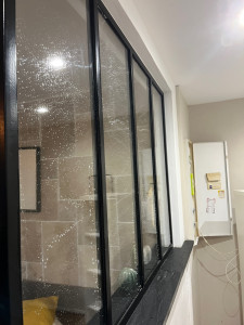 Photo de galerie - Vitres mouillés en attente de tirage 