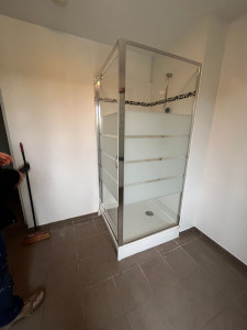 Photo de galerie - Pose d’une douche avec son receveur 