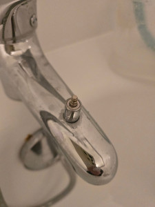 Photo de galerie - Réparation d'un robinet baignoire ( inverseur )