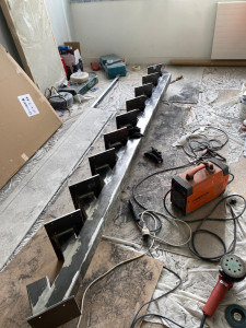 Photo de galerie - Fabrication d'escaliers métalliques sur mesure.  10 ans d'expérience en soudure. Travail propre, solide et finitions soignées. Je réalise : escaliers droits, colimaçons, rampes et garde-cor