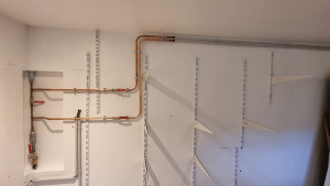 Photo de galerie - Pose dune vanne d'arrivée principale. Réalisation d'un by-pass pour l'adoucisseur. 