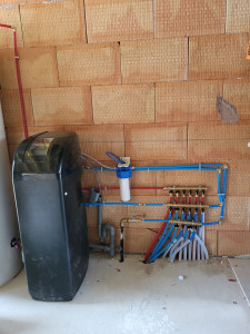 Photo de galerie - Fadin Plomberie - Installation d’adoucisseur et réseau d’eau

Mise en place d’un adoucisseur et d’un réseau de distribution d’eau pour un confort et une protection optimale de vos installations.

Fadin Plomberie, votre expert à Montpellier.

