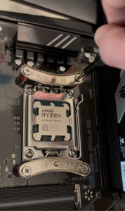 Photo de galerie - Montage d’ordinateur gamer avec Ryzen 7 7800 X 3D
