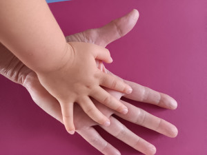 Photo de galerie - Main dans la main 