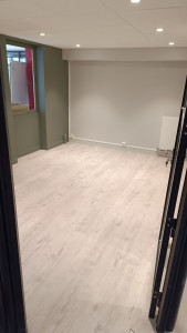 Photo de galerie - Sol lame PVC tarkett et deux couleurs murs peinture seigneurie 