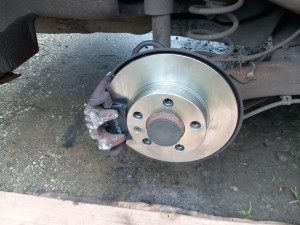 Photo de galerie - Changement disques et plaquettes de freins arrière golf4 