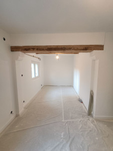 Photo de galerie - 
Finition, standard blanc, avec rénovation de poutres apparentes