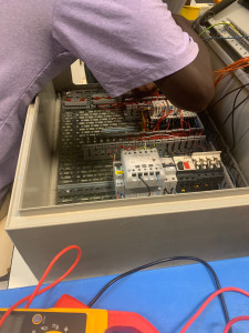 Photo de galerie - Réalisation d'une armoire industrielle