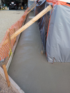 Photo de galerie - Réalisation d'un trottoir béton pour recevoir par la suite une chappe et un carrelage 