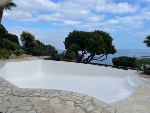 Photo de galerie - Rénovation gel coat spécial piscine 