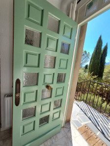 Photo de galerie - Peinture vert provençal porte principale après être mise à nu