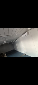 Photo de galerie - Pose climatisation dans bungalow provisoire station  essence Total pendant travaux de boutique définitive 