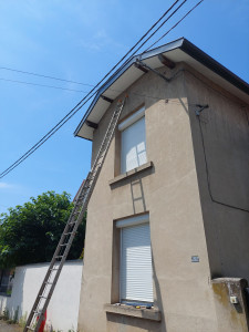 Photo de galerie - Réalisation de sous toit pvc et bandeaux Alu ainsi que les Gouttière Alu 
