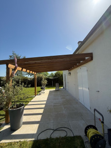 Photo de galerie - Montage d’une pergola 