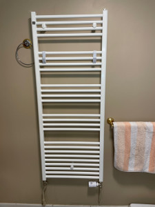 Photo de galerie - Remplacement d’un radiateur par un sèche serviette avec modification cuivre et raccord peinture