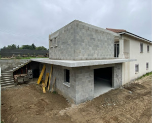 Photo de galerie - Réalisation d’un garage ainsi que d’un plancher avec balcon pour crée une terrasse extérieur
