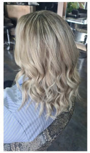 Photo de galerie - Balayage blond et wavy