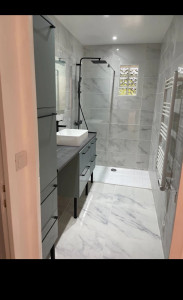 Photo de galerie - Réalisation d'une salle de bain de A à Z.