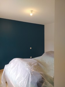 Photo de galerie - Mise en peinture deux couleurs d'une chambre à coucher. 