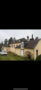 Photo de galerie - Avant le traitement, le décapage, le remplacement d’ardoise, les rives en zinc et la résine incolore 