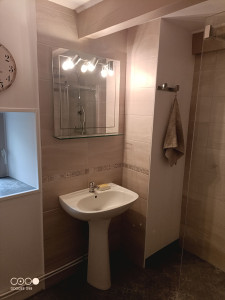 Photo de galerie - Création d'une salle de bain de A à Z ( Plomberie, faïences, VMC, ...) 