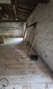 Photo de galerie - Pose d'un nouveau plancher en bois massif 
