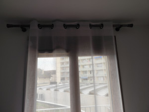 Photo de galerie - Pose d'une tringle à rideau 
