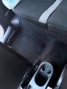 Photo de galerie - ? Nettoyage intérieur véhicule – Formule Basic  Aspiration, dépoussiérage intérieur + rénovateur plastiques. Intérieur propre et soigné. ?