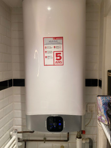Photo de galerie - Pose d'un ballon Ariston 80 litres Evo 
