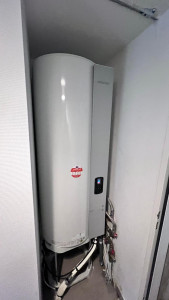 Photo de galerie - Chauffe-eau (ballon d’eau chaude) avec module thermodynamique de la marque Atlantic.