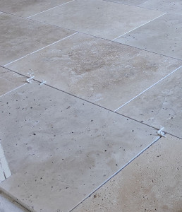 Photo de galerie - Pose de travertin. 


