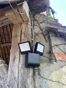 Photo de galerie - Luminaire extérieur double tête orientable 