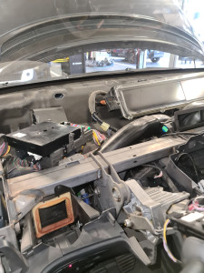 Photo de galerie - Petite dépose tableau de bord complet pour remplacement boitier .