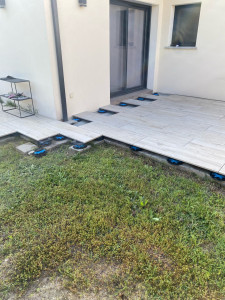 Photo de galerie - Pose dalles sur plot