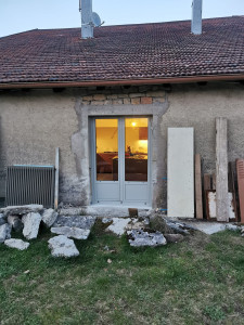 Photo de galerie - Creation d'une ouverture dans mur en pierre de taille,  pose porte fenêtre 