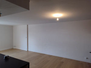 Photo de galerie - Ponçage des supports.
application de l'impression et 2 couches de peinture de finition au pistolet airless.