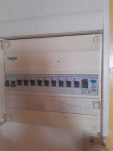 Photo de galerie - Je suis bricoleur multi services électricité plomberie placo plâtre montagne des meubles démolition.....
