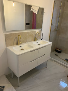 Photo de galerie - Pose est raccordement d un meuble lavabo avec crédence 