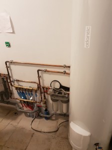 Photo de galerie - Installation d'un nouveau  Chauffe-eau et  creer un nouveau réseau Eau chaude  et Eau froide sanitaire avec un filtre  dans un garage.