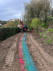 Photo de galerie - Réalisation d’un accès de chantier, terrassement , empierrement et pose des réseaux divers 
