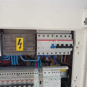 Photo de galerie - Protections pour borne de recharge triphasée 22 kW