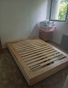 Photo de galerie - Montage d’un lit réalisé avec soin – travail propre et professionnel.