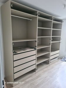 Photo de galerie - Montage en cours PAX IKEA..