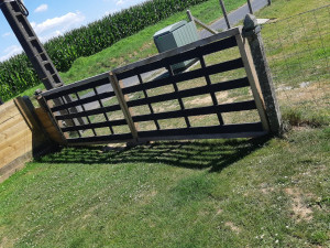 Photo de galerie - Pose de portail fabrication par mais soin 