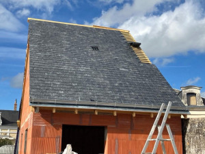 Photo de galerie - Du neuf qui a du style ! ?✨  C’est le moment de la pose pour cette magnifique maison neuve. Nous avons opté pour une couverture en ardoise 