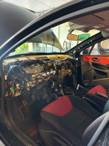 Photo de galerie - Réparation d’un élément sous le tableau de bord 