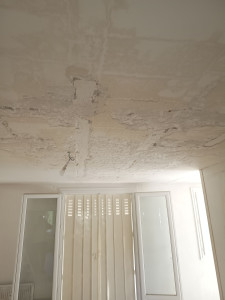 Photo de galerie - Picage de un plafond.
Réaliser un enduit induits en plâtre