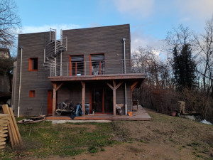 Photo de galerie - Extension MOB, Bardage, Balcon, Menuiserie, Brise soleil orientable, zinguerie