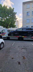 Photo de galerie - Transport audi Q7 avant enlevement par la fouriere suite a un vehicule imobiliser depuit 6 mois sur une place de parking 